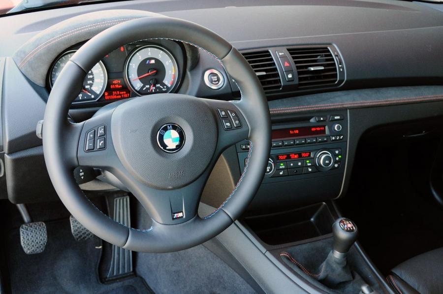  BMW 1-Series M Coupe 2011 года  (фото 16 из 76)